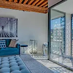 Apartment With A Private Terrace On The Water !