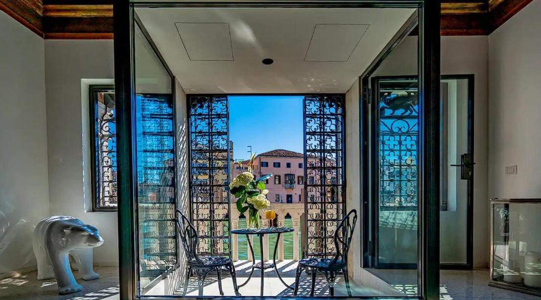 Appartamento Apartment With A Private Terrace On The Water !